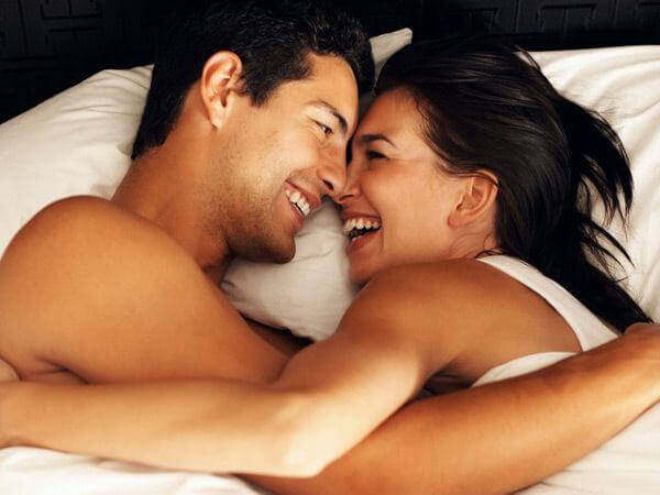 4 moduri în care să-ți uimești iubita și să-ți condimentezi relația!